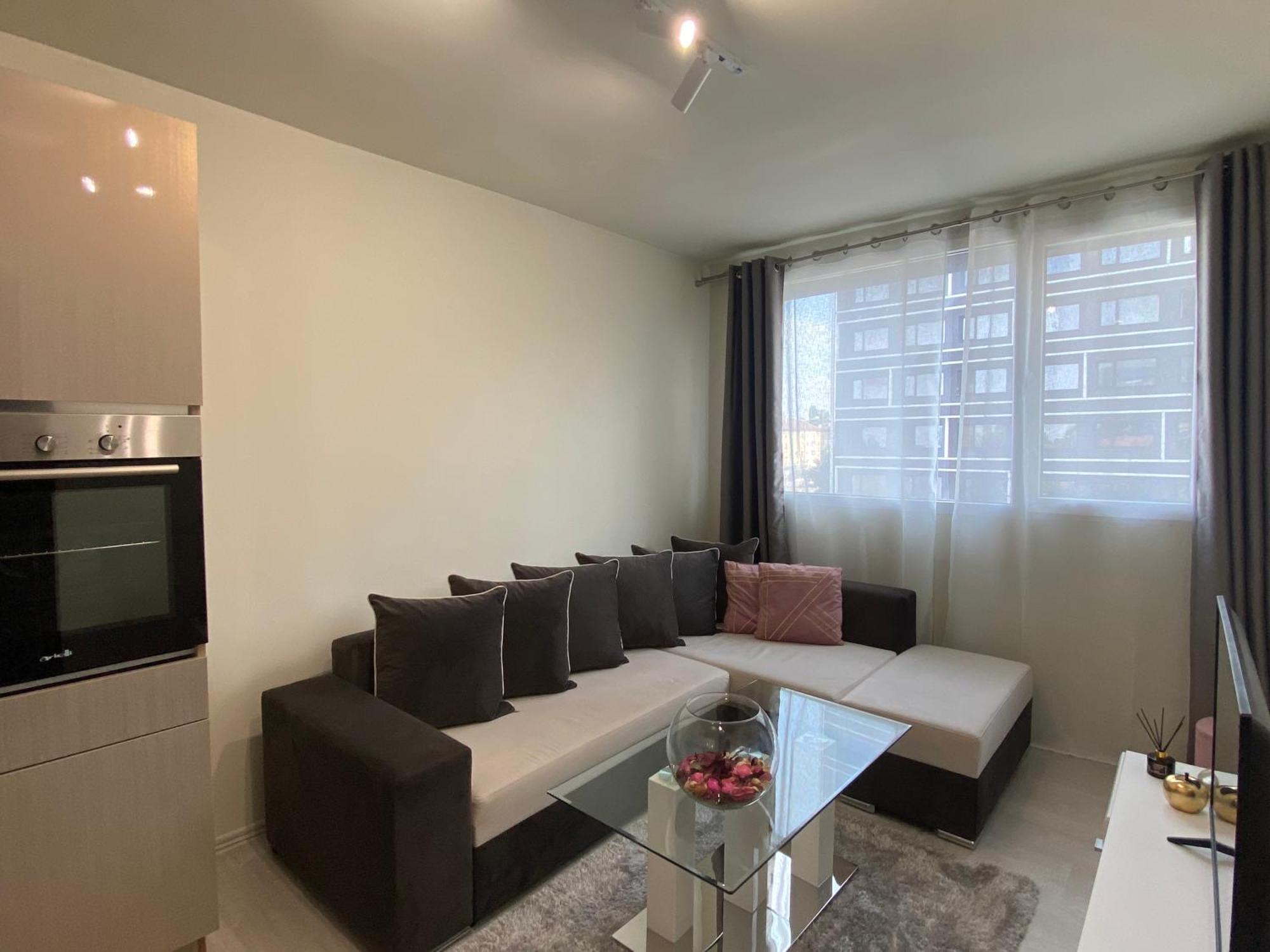 Brand New And Modern Apartment Directly Next To The Metro Station София Екстериор снимка