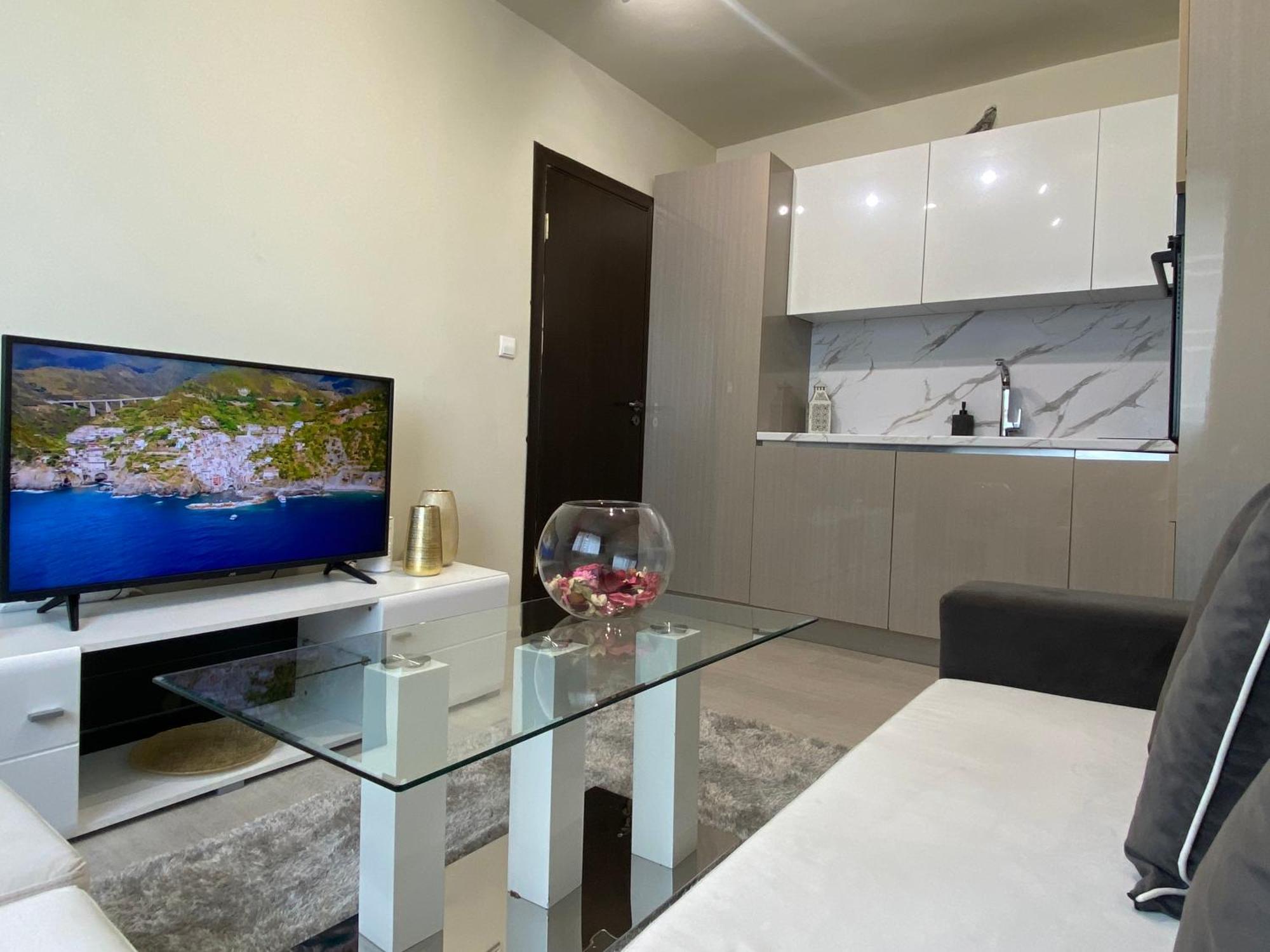 Brand New And Modern Apartment Directly Next To The Metro Station София Екстериор снимка